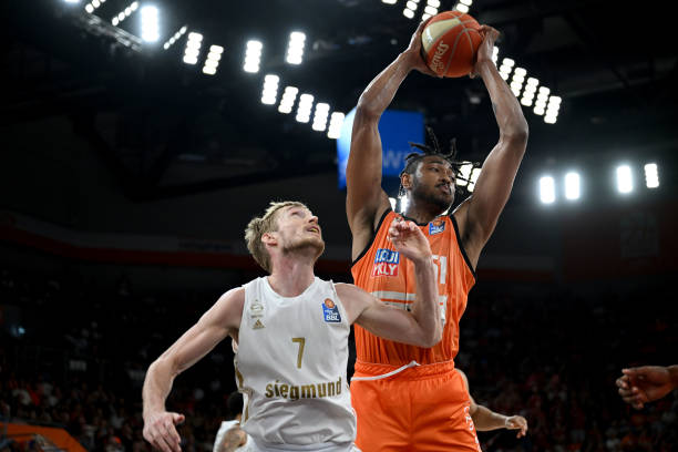 在激烈竞争 在激烈竞争